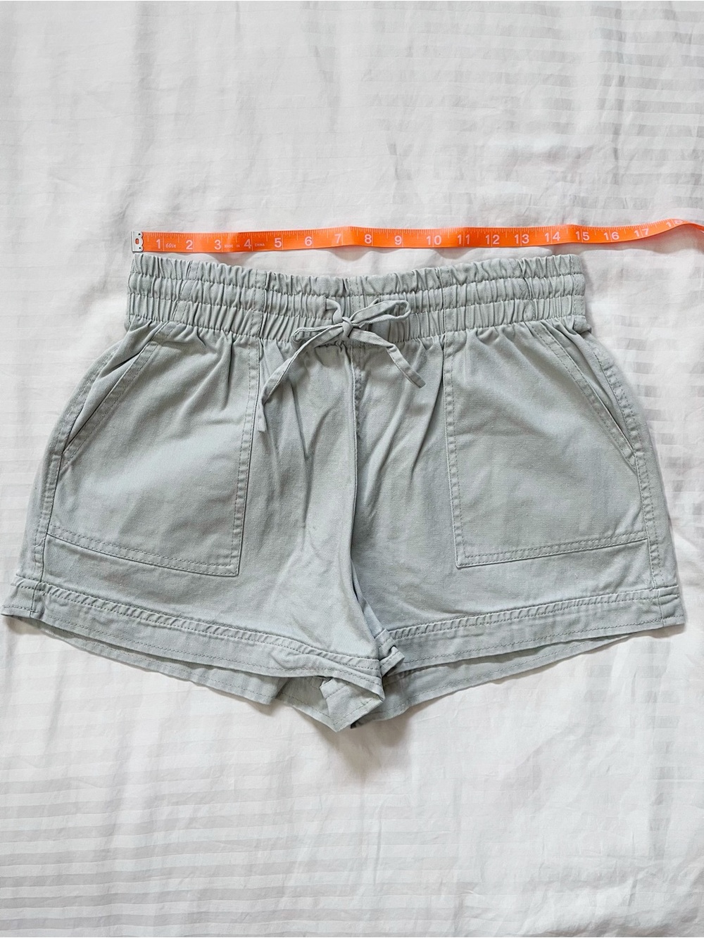 NWOT | F21 - Cargo Shorts with Pockets, Elastic Waist | Khaki, Large - Picture 6 of 6